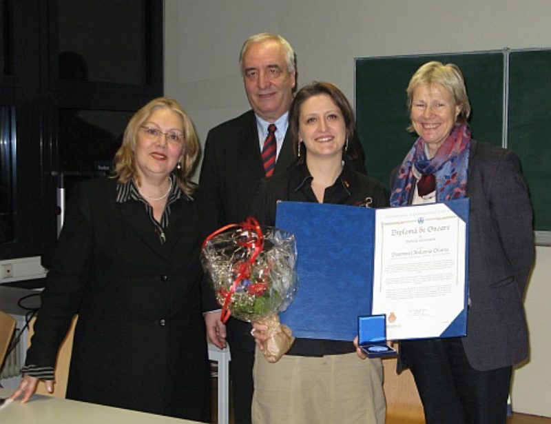 Bei der Verleihung der Ehrenurkunde und Medaille: ...