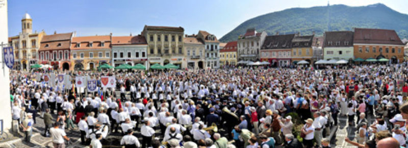 Dreitausend Teilnehmer versammelten sich auf dem ...