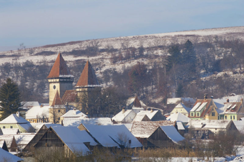 Schnberg. Die gotische Hallenkirche wurde im 15. ...