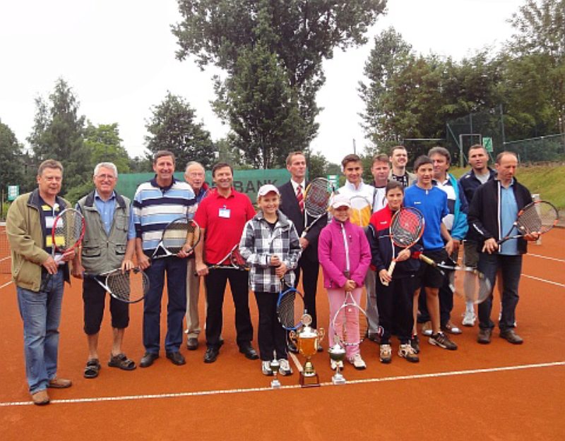 Die Teilnehmer des Tennisturniers 2011 in ...