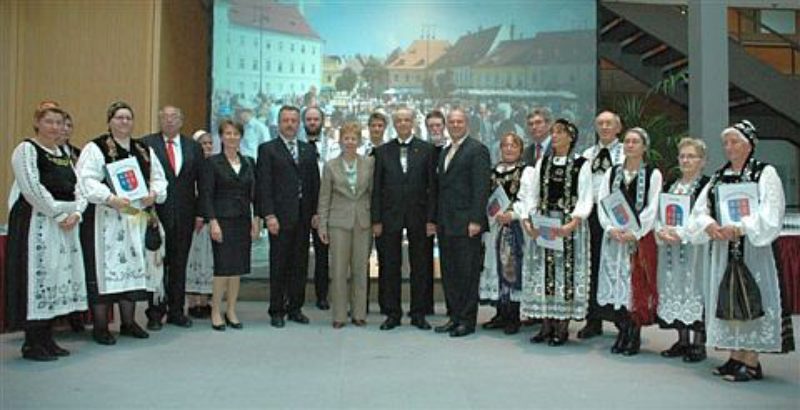 V.l.: Der hessische Landtagsprsident Norbert ...