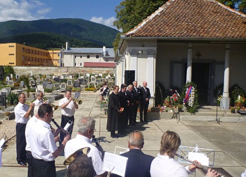 Gedenkfeier auf dem Zeidner Friedhof. Foto: ...