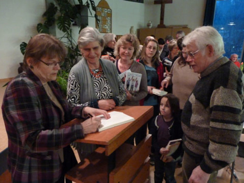 Premiere in Lrrach: Die Schriftstellerin Karin ...