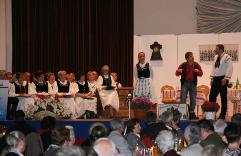 Szene aus dem Bauernschwank „Kathrengeball“ mit ...