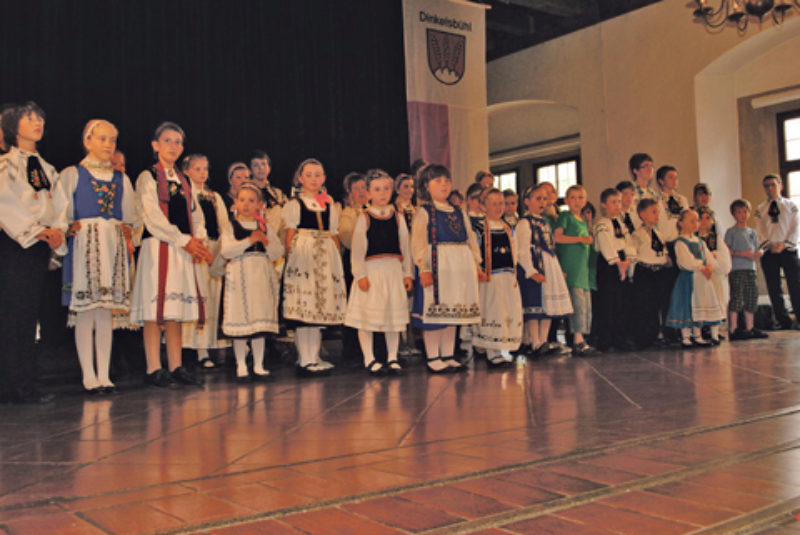 Kinder gestalten das Nachwuchsprogramm 2011. ...