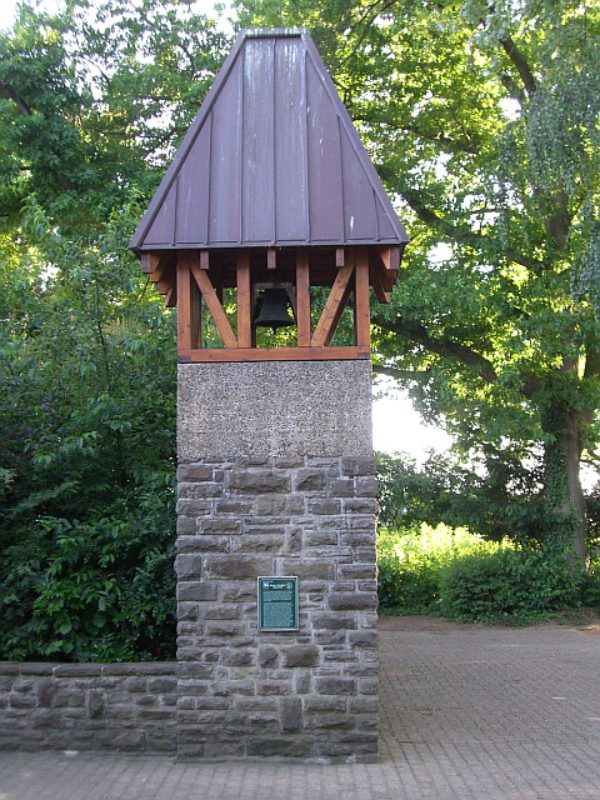 Nur mehr ein Erinnerungsbild: der Glockenturm mit ...