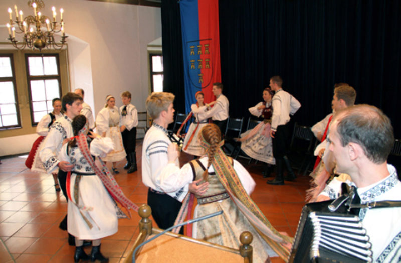 Vereinigte Jugendtanzgruppe aus Bayern. Foto: ...