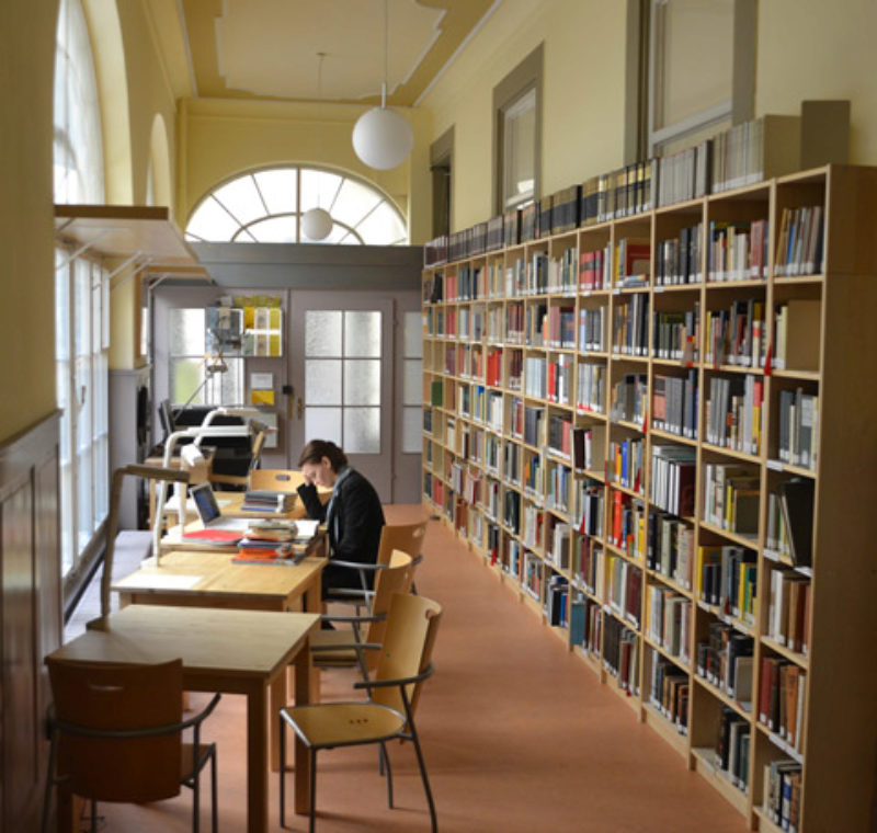 Lesesaal der Siebenbrgischen Bibliothek. Fotos: ...