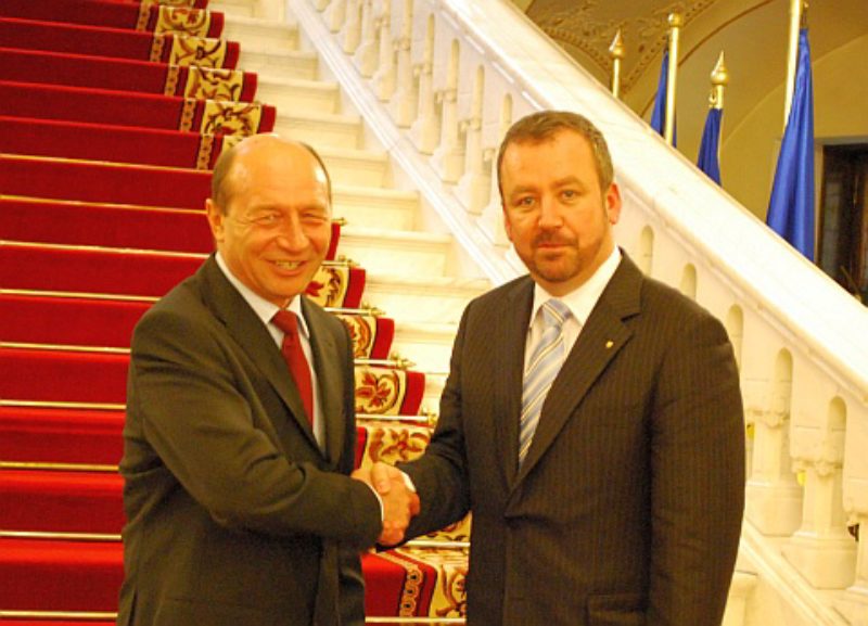 Staatsprsident Traian B&#259;sescu (links) ...