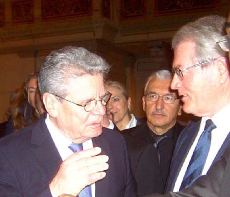 Joachim Gauck im Gesprch mit Horst Gbbel. Foto: ...