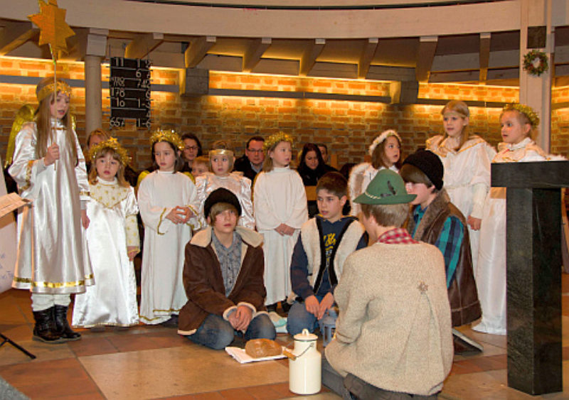 Kindertanzgruppe Landshut beim Krippenspiel. ...