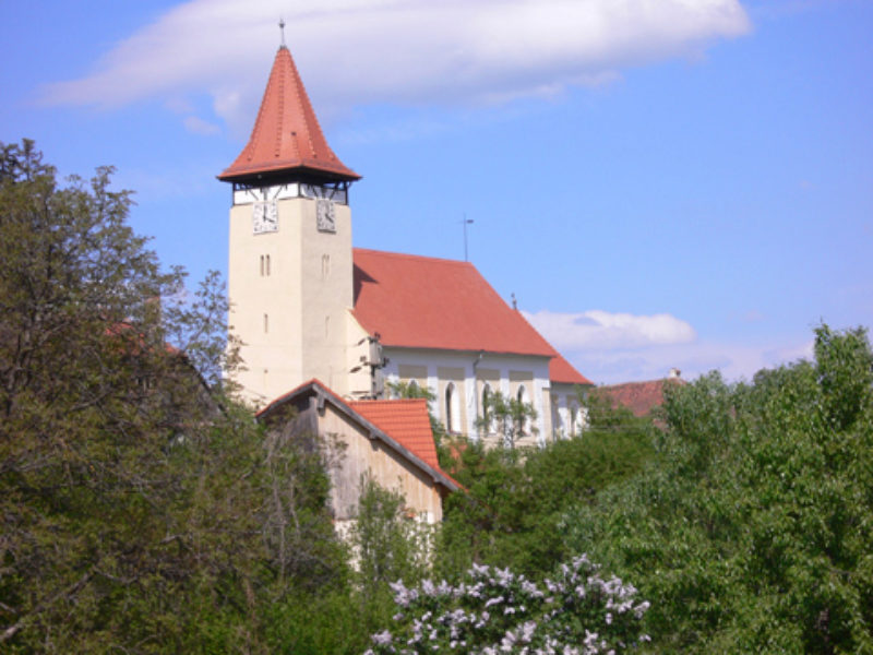 Die renovierte Kirche in Michelsberg. ...
