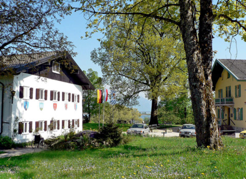 Gartenlandschaft des Heimes: auf der linken Seite ...