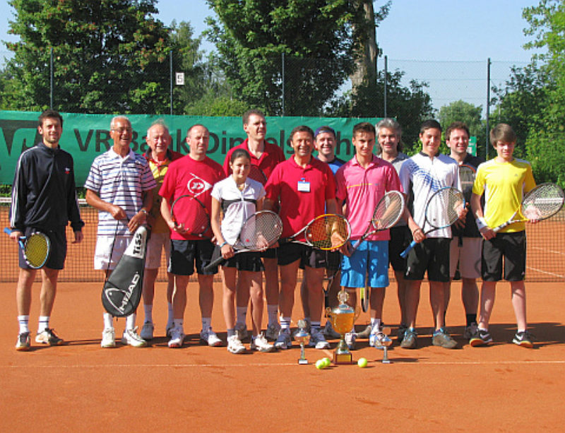 Die Teilnehmer des Tennisturniers 2012 in ...