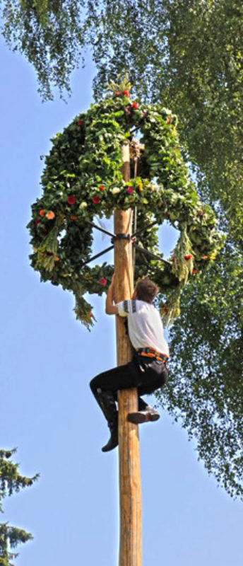 Kronenfest in Traunreut: Aufstieg von Patrick ...