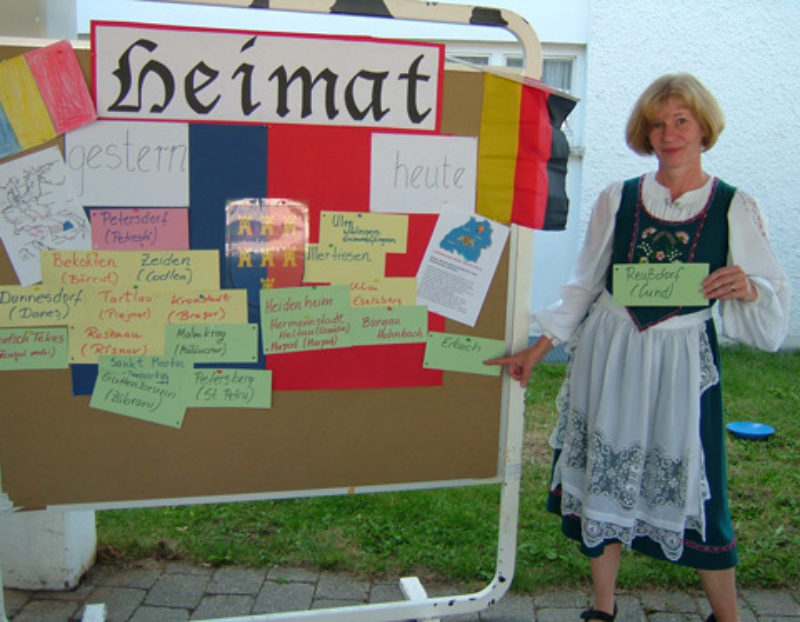 Info-Tafel „Heimat – gestern und heute“ mit ...