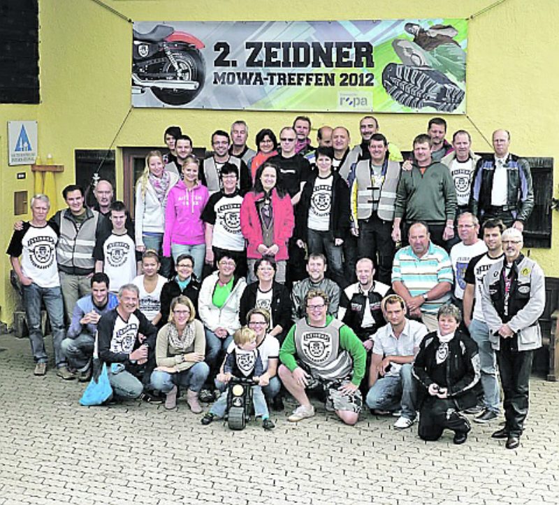 Rund 50 wanderlustige und motorradfahrende ...