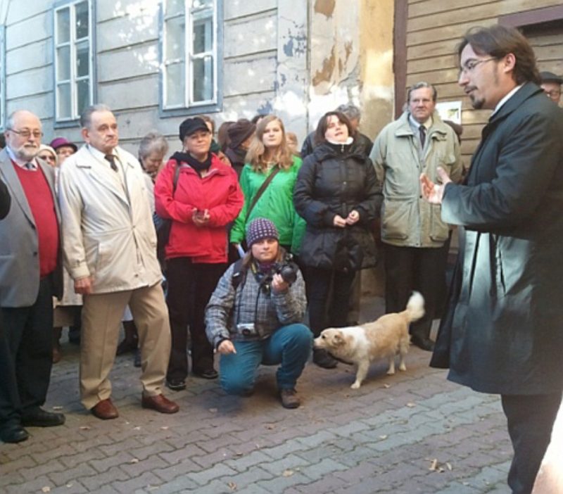 Pfarrer Gerhard Servatius-Depner (rechts) bei ...
