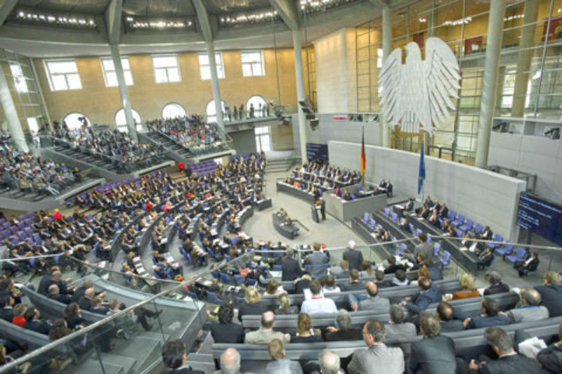 Blick in den Plenarsaal des Deutschen Bundestages ...
