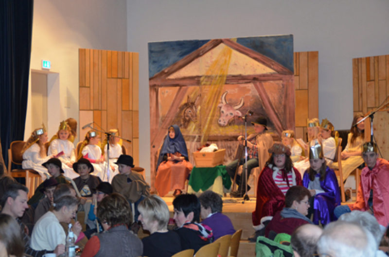 Vorweihnachtsfeier in Heidenheim: Kinder beim ...