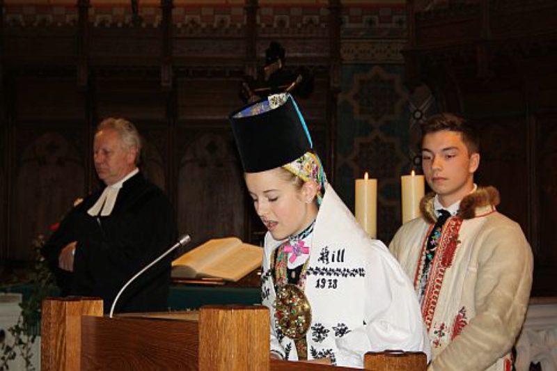 Jugendliche gestalteten den Festgottesdienst mit: ...