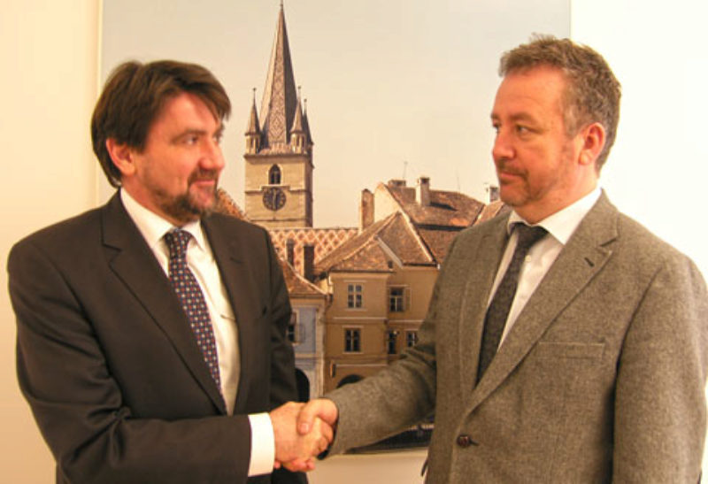 Bundesvorsitzender Bernd Fabritius (rechts) ...