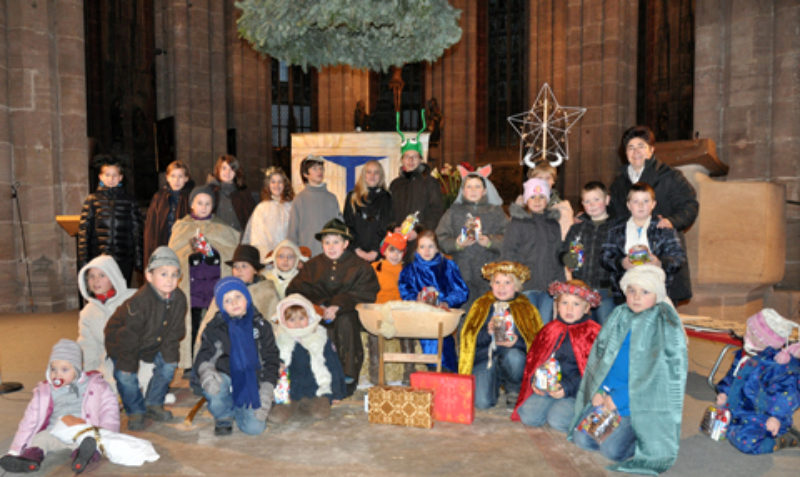 Die Akteure der „Tierischen Weihnacht“ mit ihrer ...