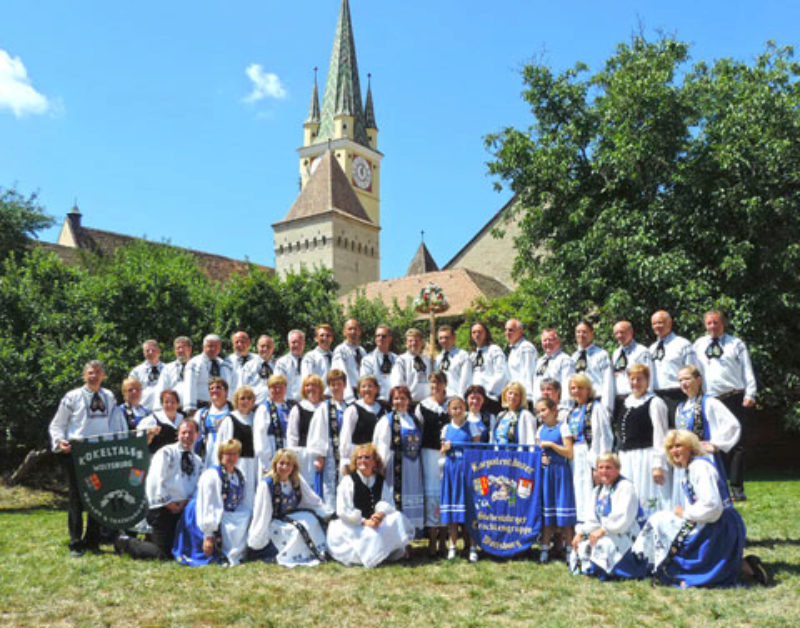 Karpatentnzer und Kokeltaler im Pfarrhof in ...