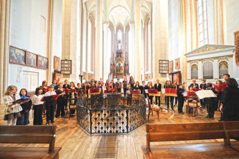 Das Ensemble konzertiert regelmig in der ...