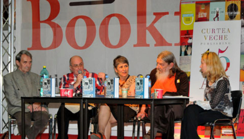 Podiumsdiskussion auf der Bukarester Buchmesse, ...