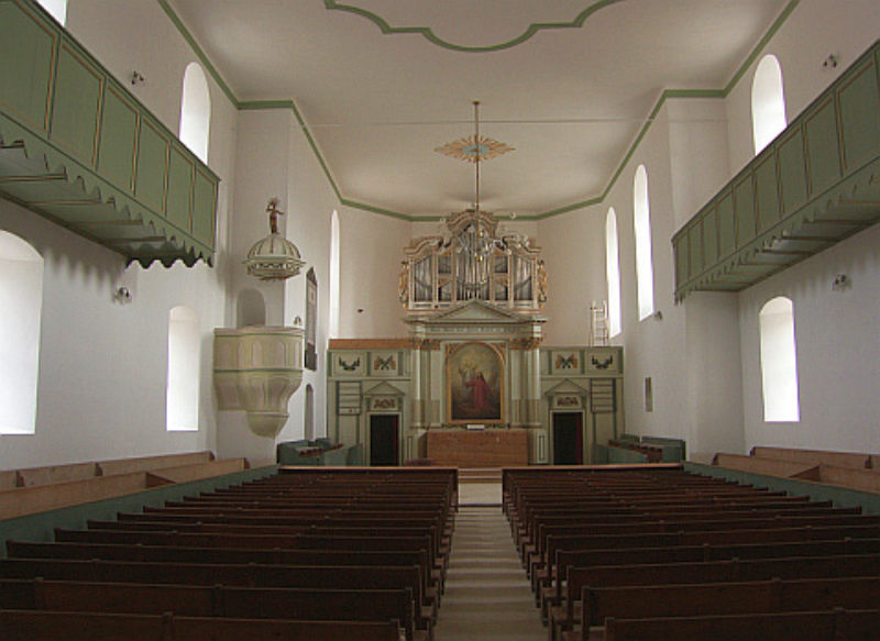 Blick in die evangelische Kirche in Brenndorf am ...