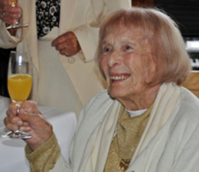 Gertrud Frhlich an ihrem 100. Geburtstag am 10. ...