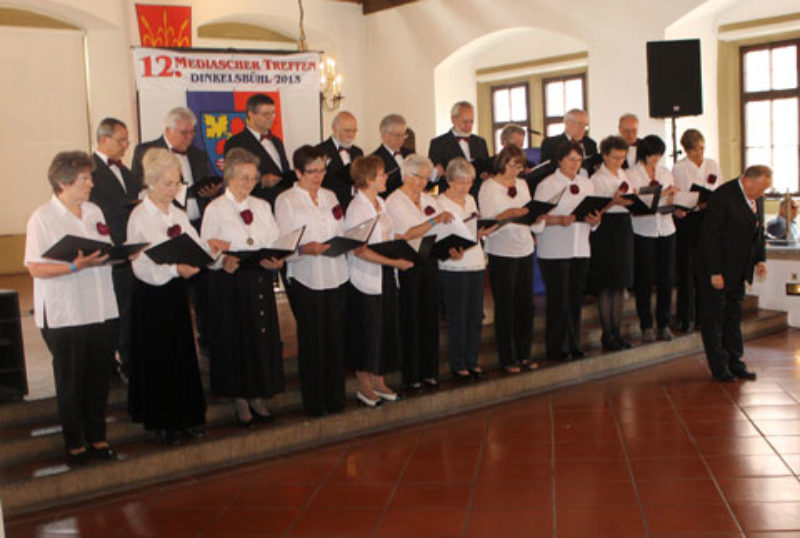 Der „Mediascher Kammerchor“ unter der Leitung von ...