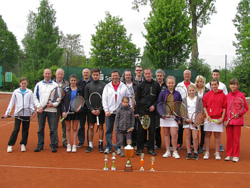 Die Teilnehmer des Tennisturniers 2013 in ...
