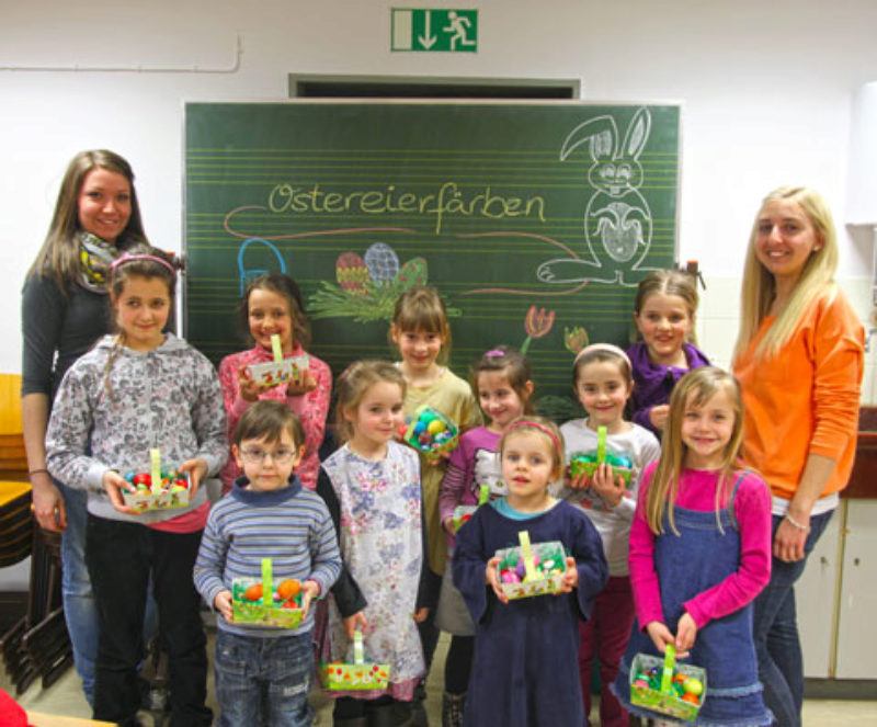 Die Traunreuter Kindertanzgruppe mit ihren selbst ...