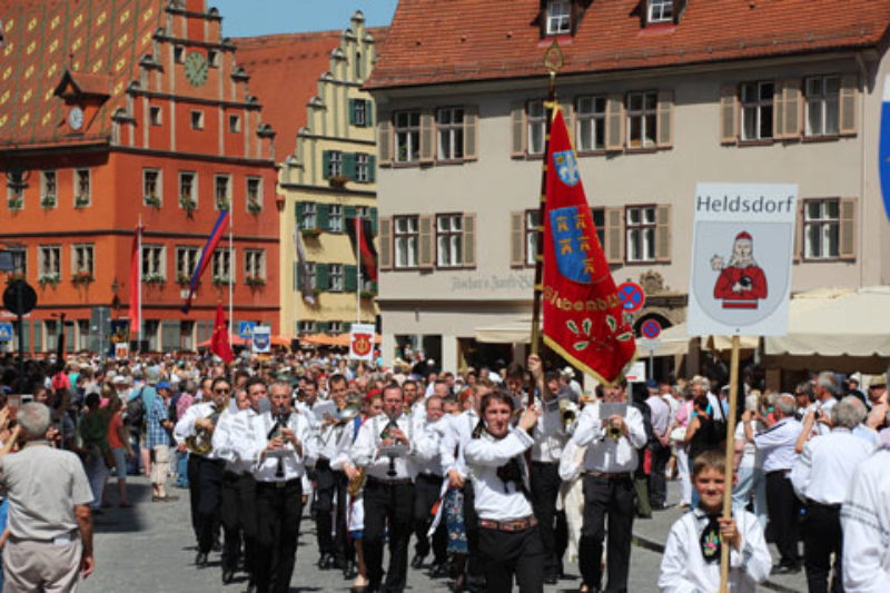 Die Blaskapelle Heldsdorf beim Heimattag 2014 in ...