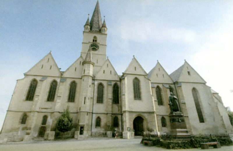 Die Sdfassade der evangelischen Stadtpfarrkirche ...