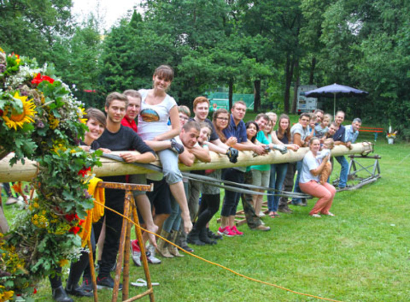 Viele fleiige Helfer der Tanzgruppe Augsburg. ...