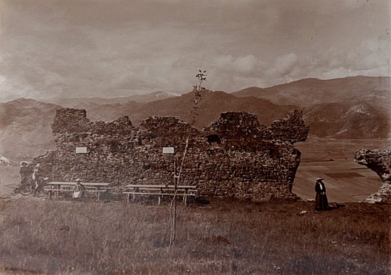 Gustav Theis: Die Landskrone bei Talmesch, 1905. ...