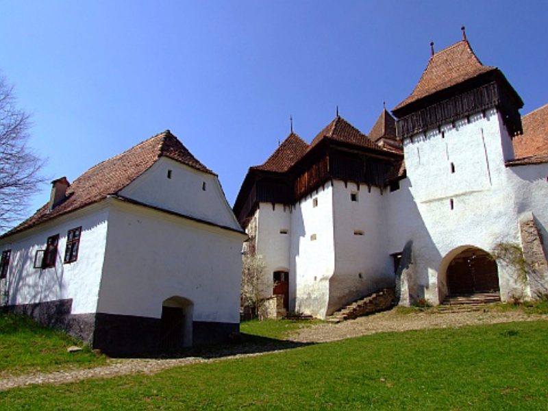 Die Kirchenburg Deutsch-Weikirch gehrt zum ...