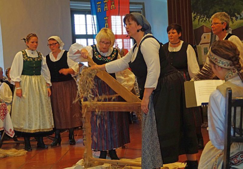 Frauen der Theatergruppe Aalen beim ...