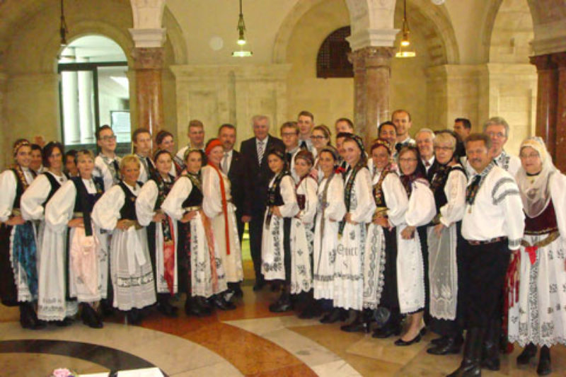 Gruppenbild in der Bayerischen Staatskanzlei: die ...