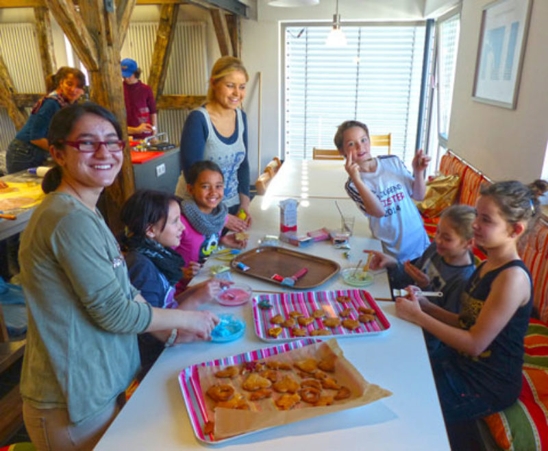 Viel Spa beim Backen hatte die Kemptner Kinder- ...
