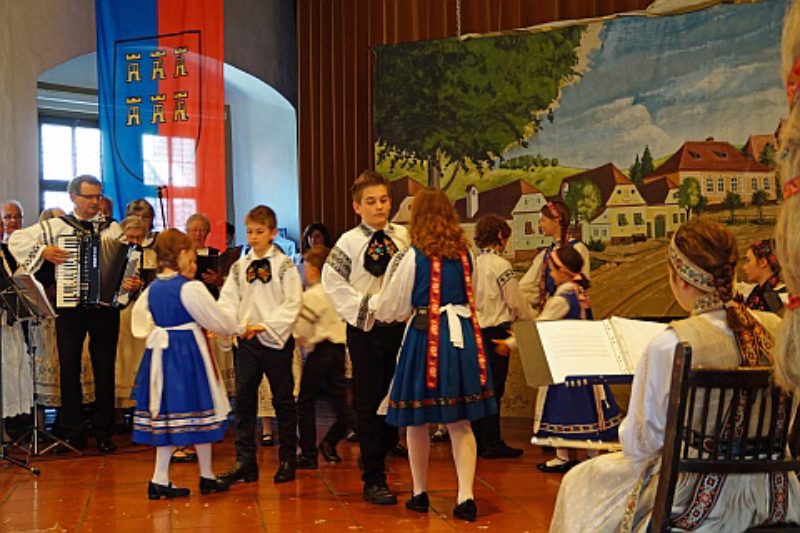 Die Kindertanzgruppe Schwbisch Gmnd (Leiterin ...