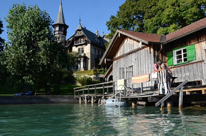 Bick auf die Villa Paulick vom See aus. Auf dem ...