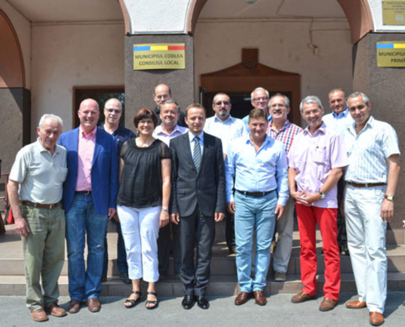 Gruppenbild vor dem Zeidner Rathaus, vordere ...