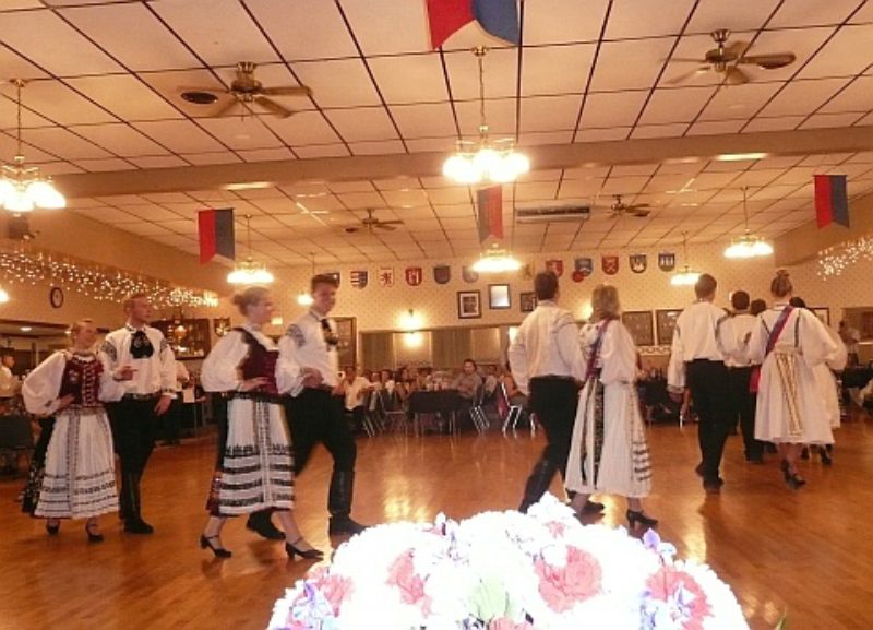 Die Tanzgruppen (hier die Transylvania Club Youth ...