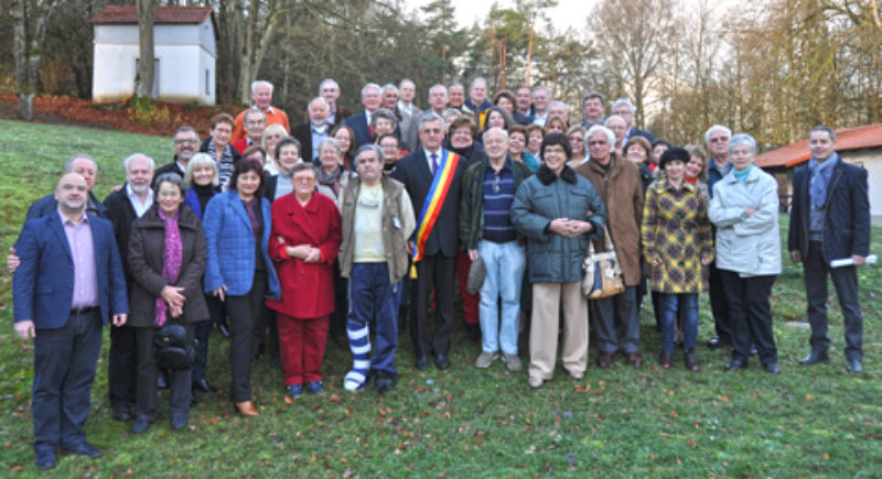 Die Teilnehmer der Tagung in Bad Kissingen rahmen ...