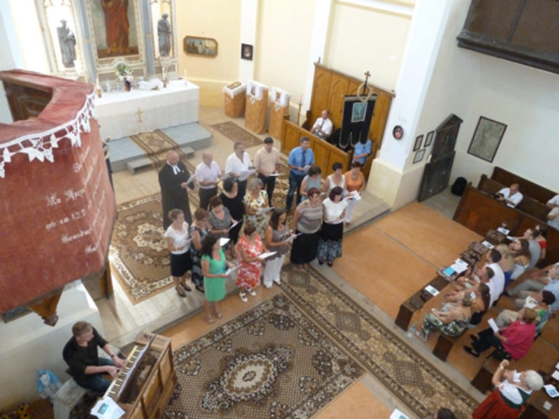 Der Kirchenchor gestaltete den Gottesdienst in ...