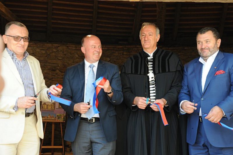 Erffnung der Schulausstellung in Deutsch-Kreuz, ...